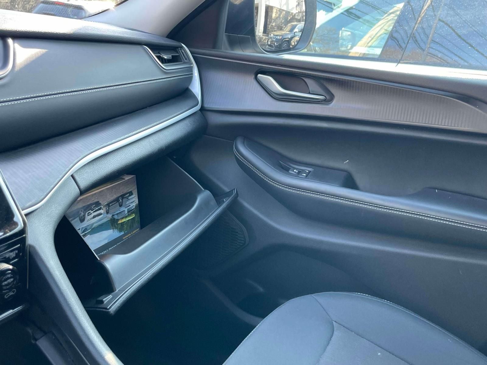 2023 Jeep Grand Cherokee Laredo 4x4