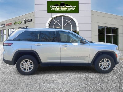 2023 Jeep Grand Cherokee Laredo 4x4