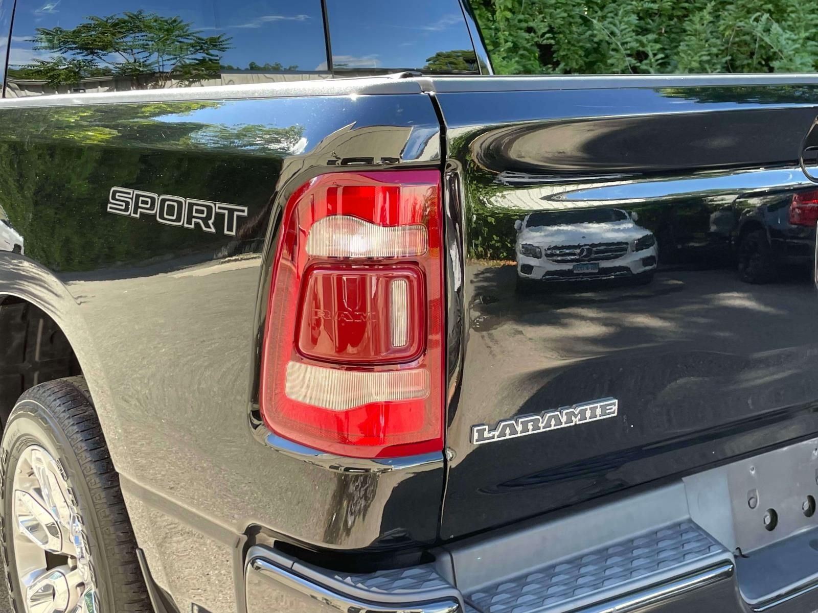 2023 RAM 1500 Laramie Crew Cab 4x4 5'7' Box
