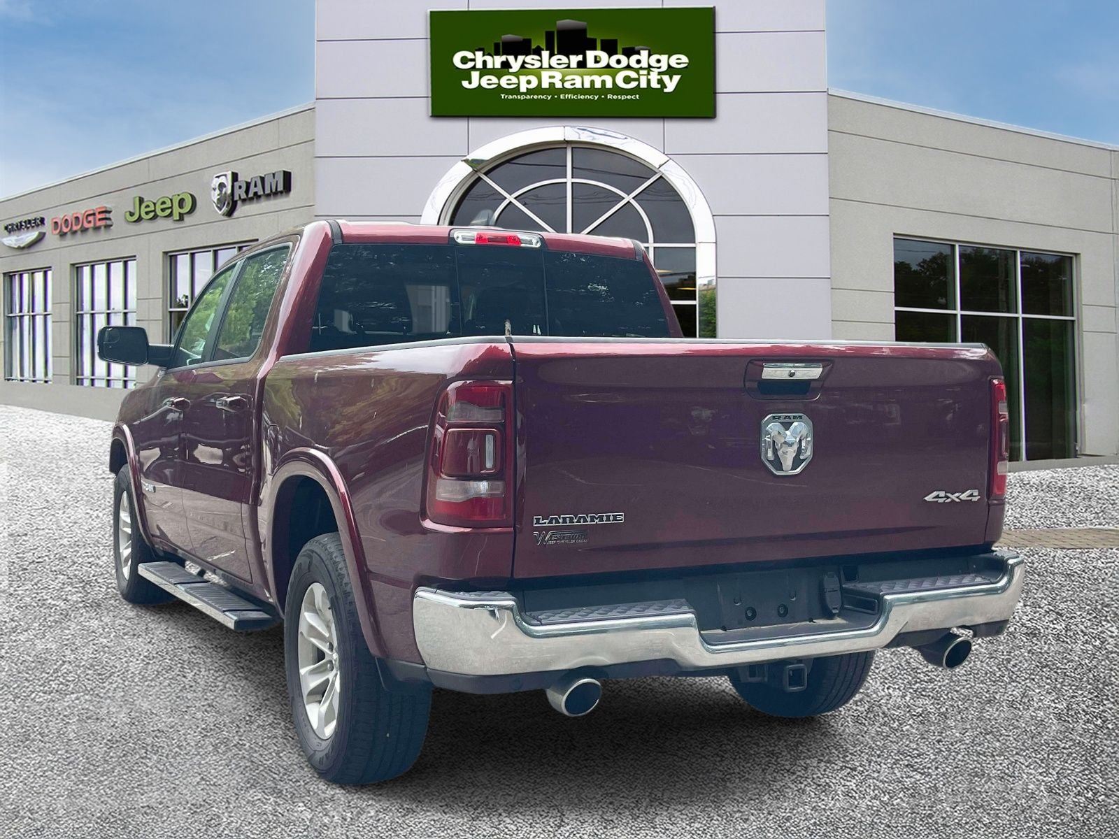 2022 RAM 1500 Laramie Crew Cab 4x4 5'7' Box