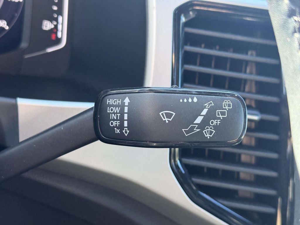 2022 Volkswagen Atlas Cross Sport 3.6L V6 SEL Premium R-Line