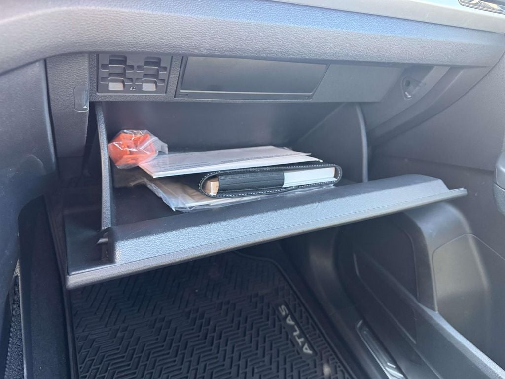 2022 Volkswagen Atlas Cross Sport 3.6L V6 SEL Premium R-Line