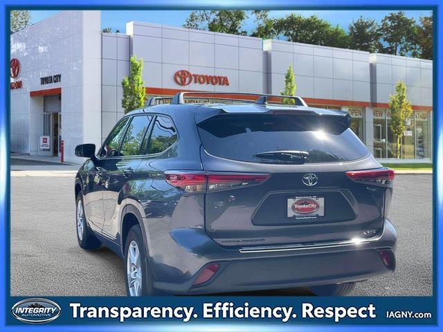 2022 Toyota Highlander LE