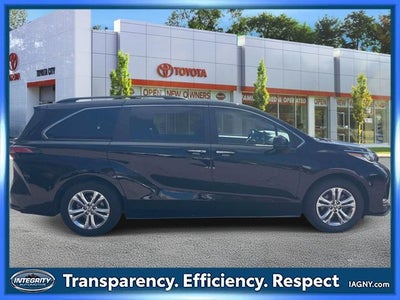 2023 Toyota Sienna XSE 7 Passenger