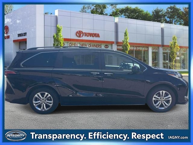 2023 Toyota Sienna XSE 7 Passenger
