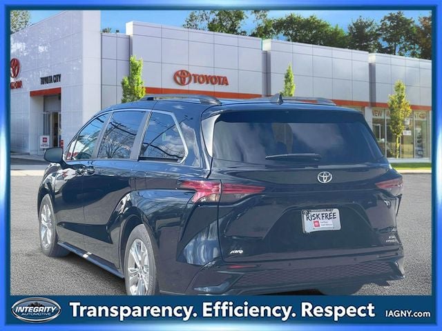 2023 Toyota Sienna XSE 7 Passenger