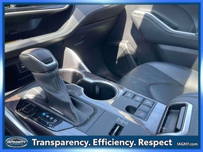 2024 Toyota Highlander Hybrid Platinum