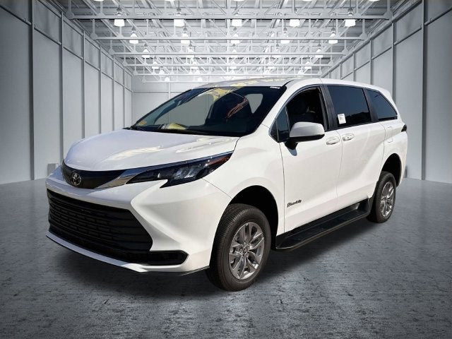 2026 Toyota Sienna LE 8 Passenger