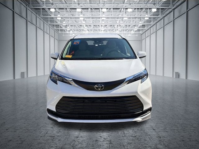 2026 Toyota Sienna LE 8 Passenger