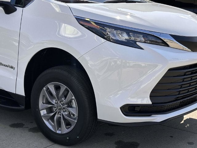 2026 Toyota Sienna LE 8 Passenger