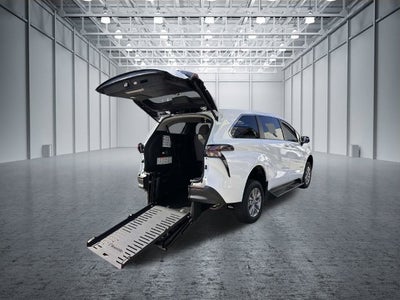 2026 Toyota Sienna LE 8 Passenger