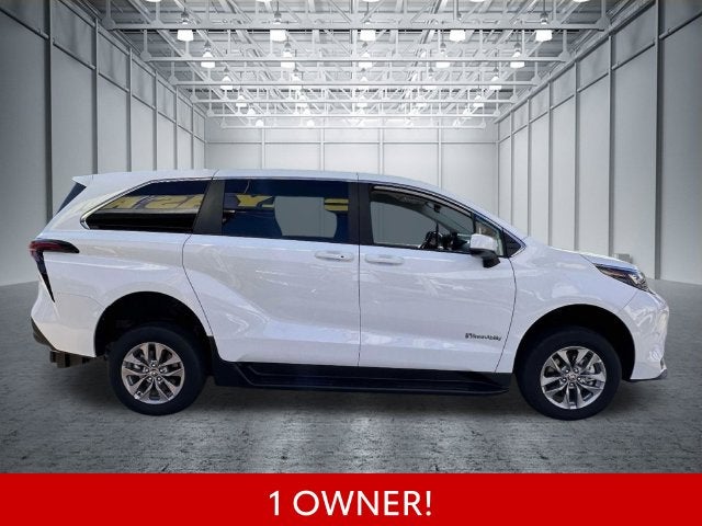 2026 Toyota Sienna LE 8 Passenger