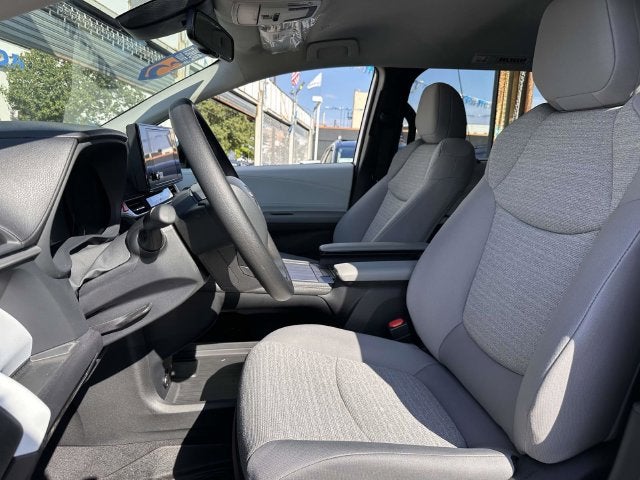 2026 Toyota Sienna LE 8 Passenger