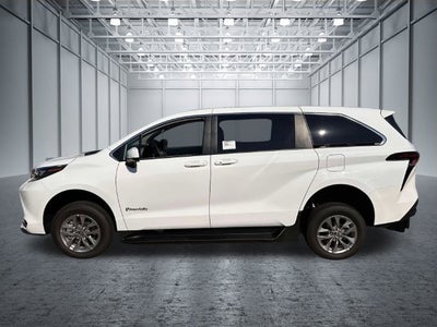 2026 Toyota Sienna LE 8 Passenger