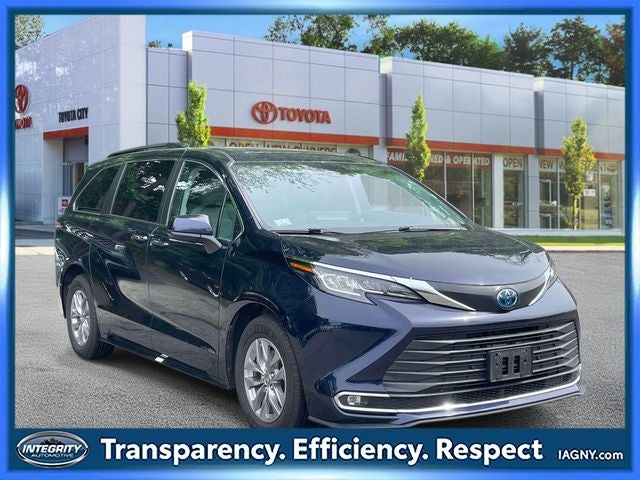 2023 Toyota Sienna XLE 8 Passenger