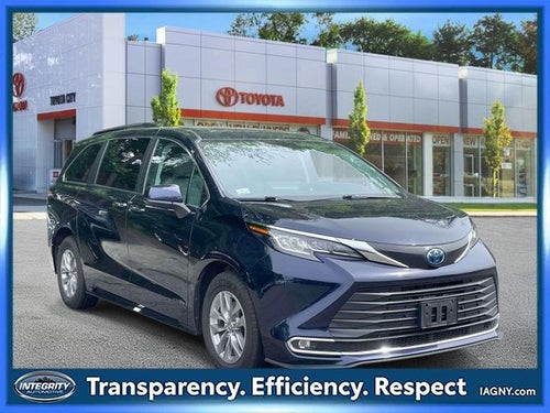 2023 Toyota Sienna XLE 8 Passenger