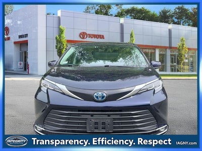 2023 Toyota Sienna XLE 8 Passenger