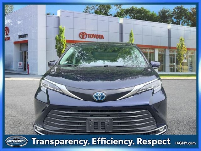 2023 Toyota Sienna XLE 8 Passenger