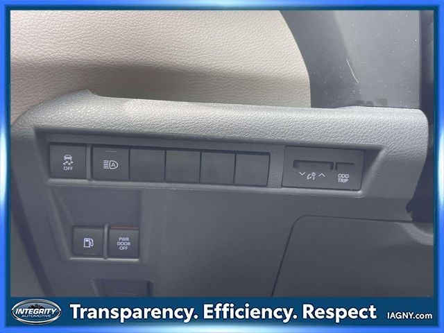 2023 Toyota Sienna XLE 8 Passenger