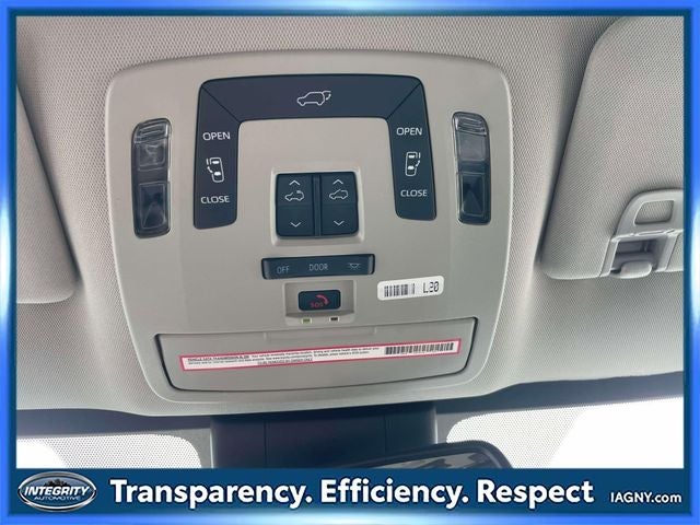 2023 Toyota Sienna XLE 8 Passenger