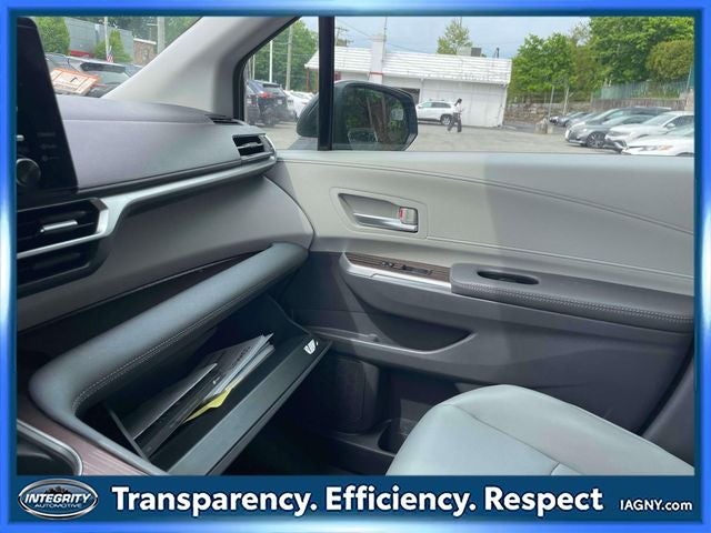 2023 Toyota Sienna XLE 8 Passenger
