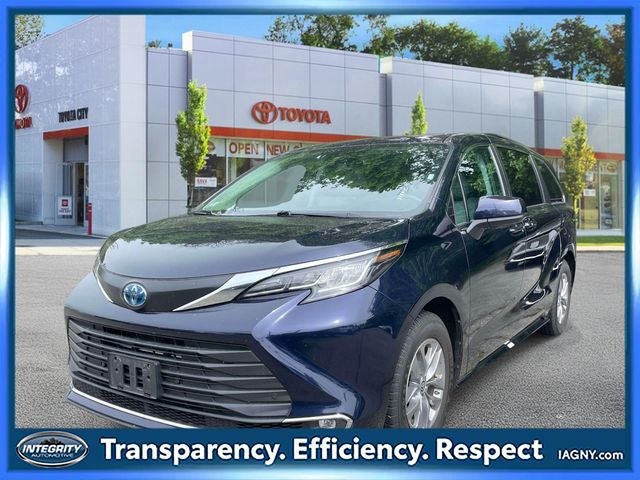 2023 Toyota Sienna XLE 8 Passenger
