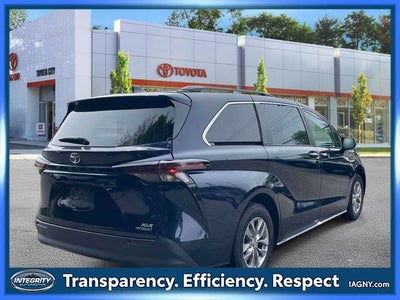 2023 Toyota Sienna XLE 8 Passenger