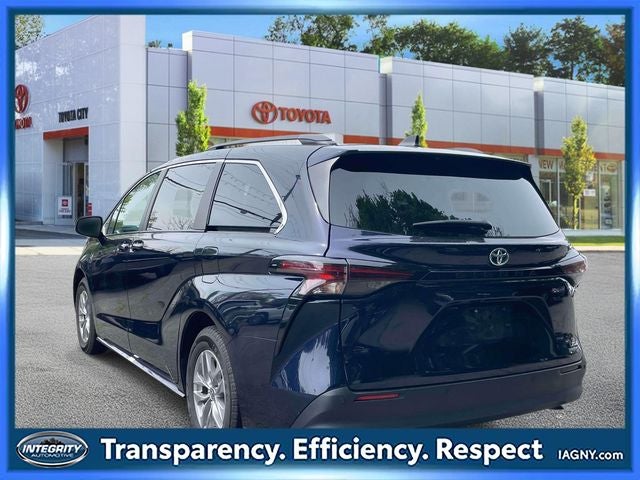 2023 Toyota Sienna XLE 8 Passenger