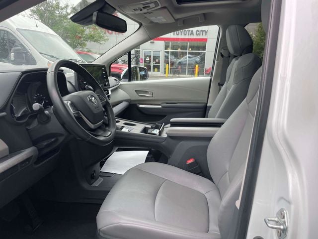 2025 Toyota Sienna XLE 8 Passenger