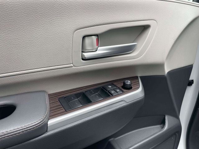 2025 Toyota Sienna XLE 8 Passenger