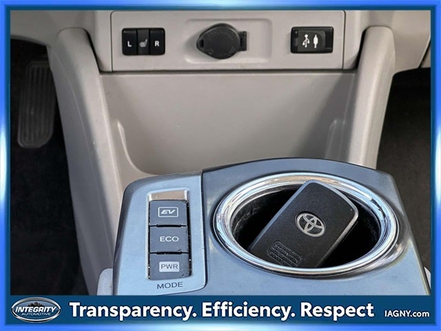 2017 Toyota Prius v Four