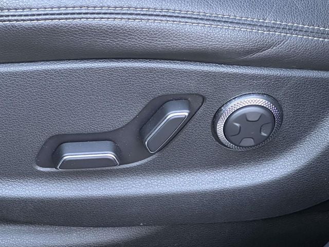 2024 Genesis GV70 2.5T Select