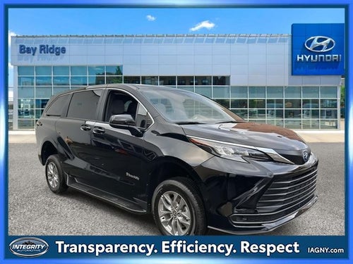 2026 Toyota Sienna LE Mobility 8 Passenger