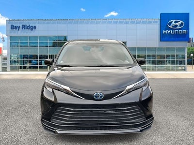 2026 Toyota Sienna LE Mobility 8 Passenger