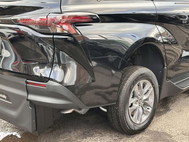 2025 Toyota Sienna Mobility LE 8 Passenger