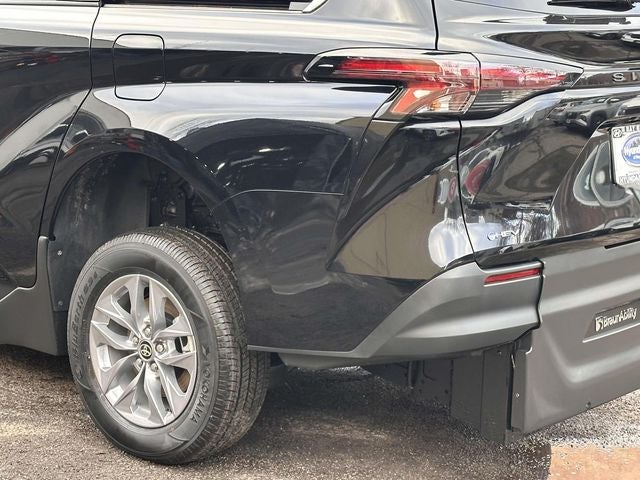 2025 Toyota Sienna Mobility LE 8 Passenger