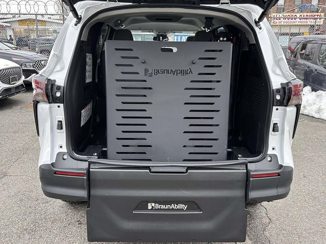 2026 Toyota Sienna Mobility LE 8 Passenger