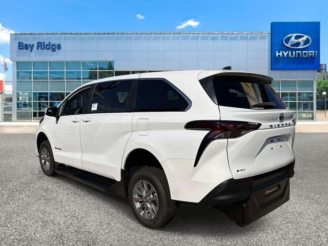 2026 Toyota Sienna LE 8 Passenger Mobility Van Taxi Ready