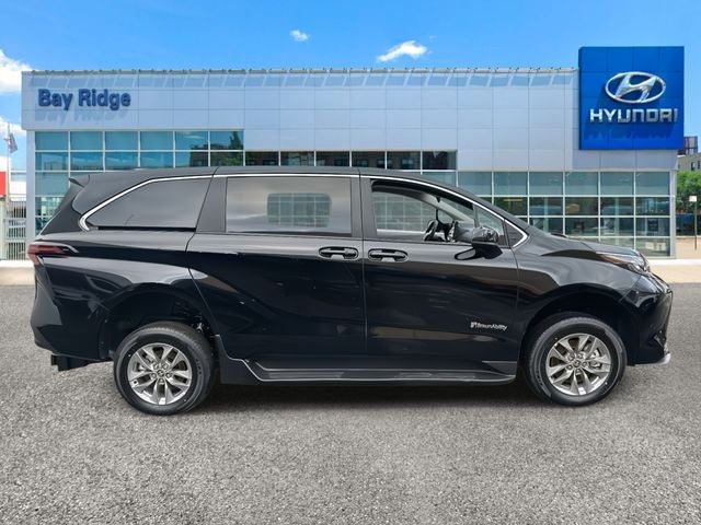 2026 Toyota Sienna Mobility LE 8 Passenger