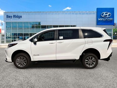2026 Toyota Sienna LE 8 Passenger Mobility Van Taxi Ready
