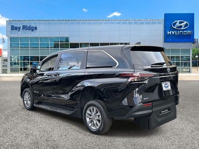 2025 Toyota Sienna Mobility LE 8 Passenger