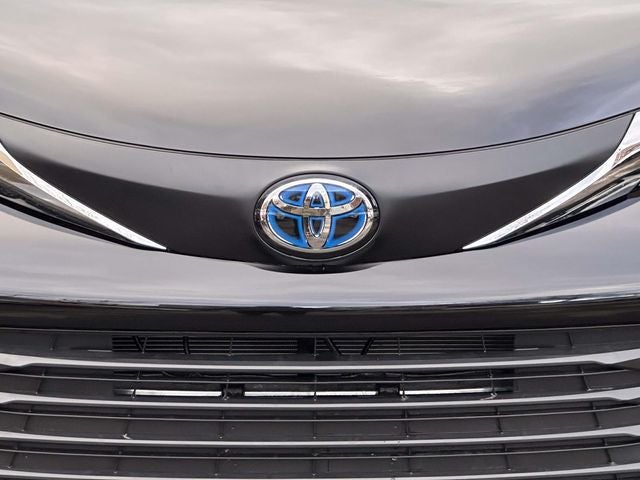 2026 Toyota Sienna Mobility LE 8 Passenger