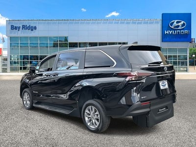 2026 Toyota Sienna Mobility LE 8 Passenger