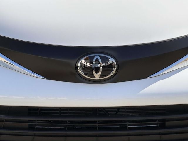 2026 Toyota Sienna LE - Photo 12