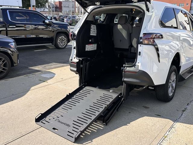 2026 Toyota Sienna LE - Photo 16