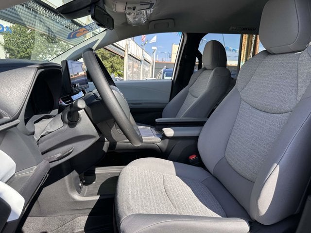 2026 Toyota Sienna LE - Photo 20
