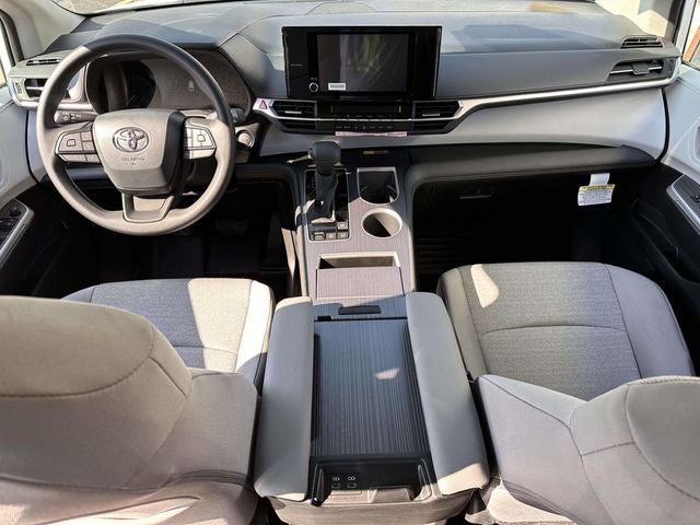 2026 Toyota Sienna LE - Photo 22