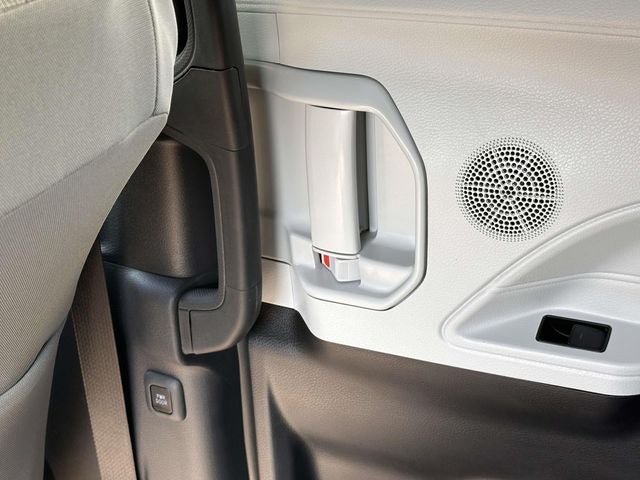 2026 Toyota Sienna LE - Photo 26