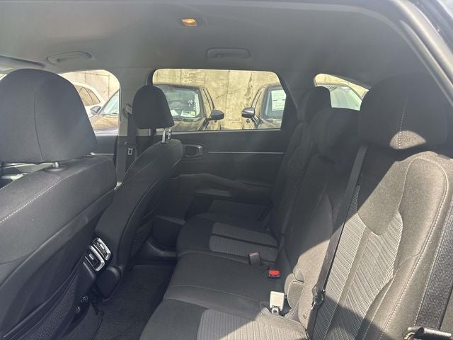 2023 Kia Sorento LX - Photo 12