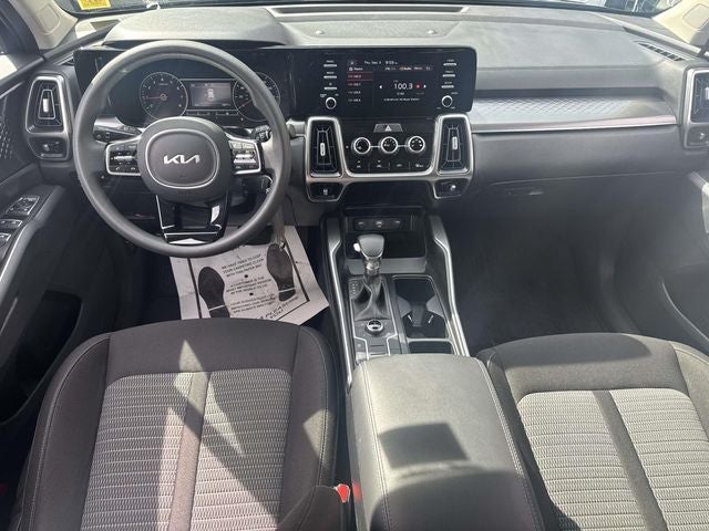 2023 Kia Sorento LX - Photo 13
